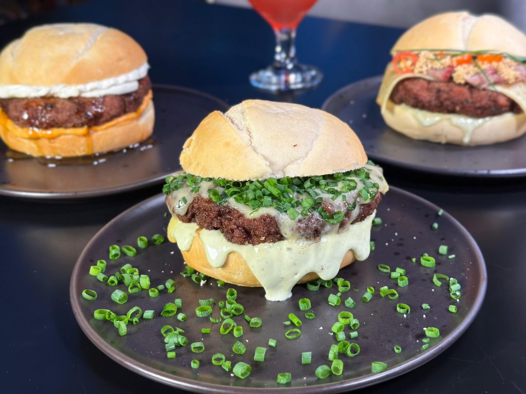 mavy gastrobar pão com bolinho
