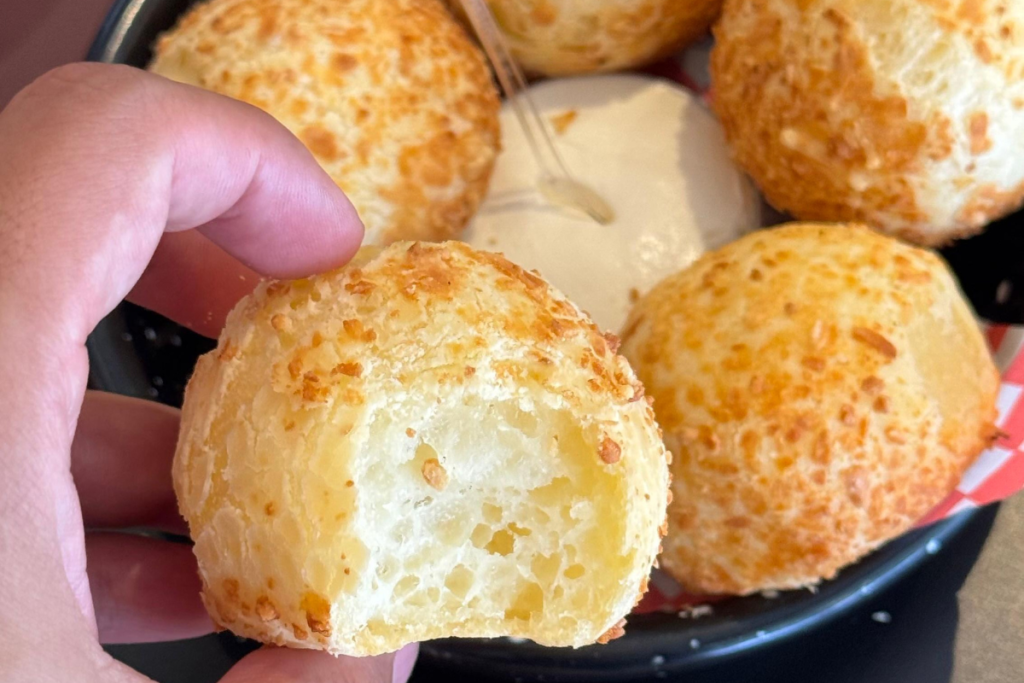 pães de queijo