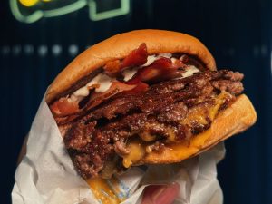 seu capy smash burger em curitiba
